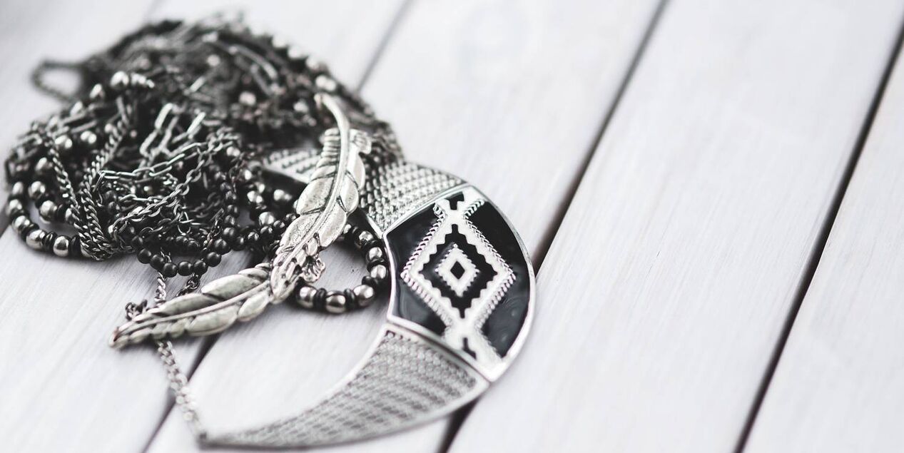 Silberschmuck zur Herstellung von Gesichtswassern